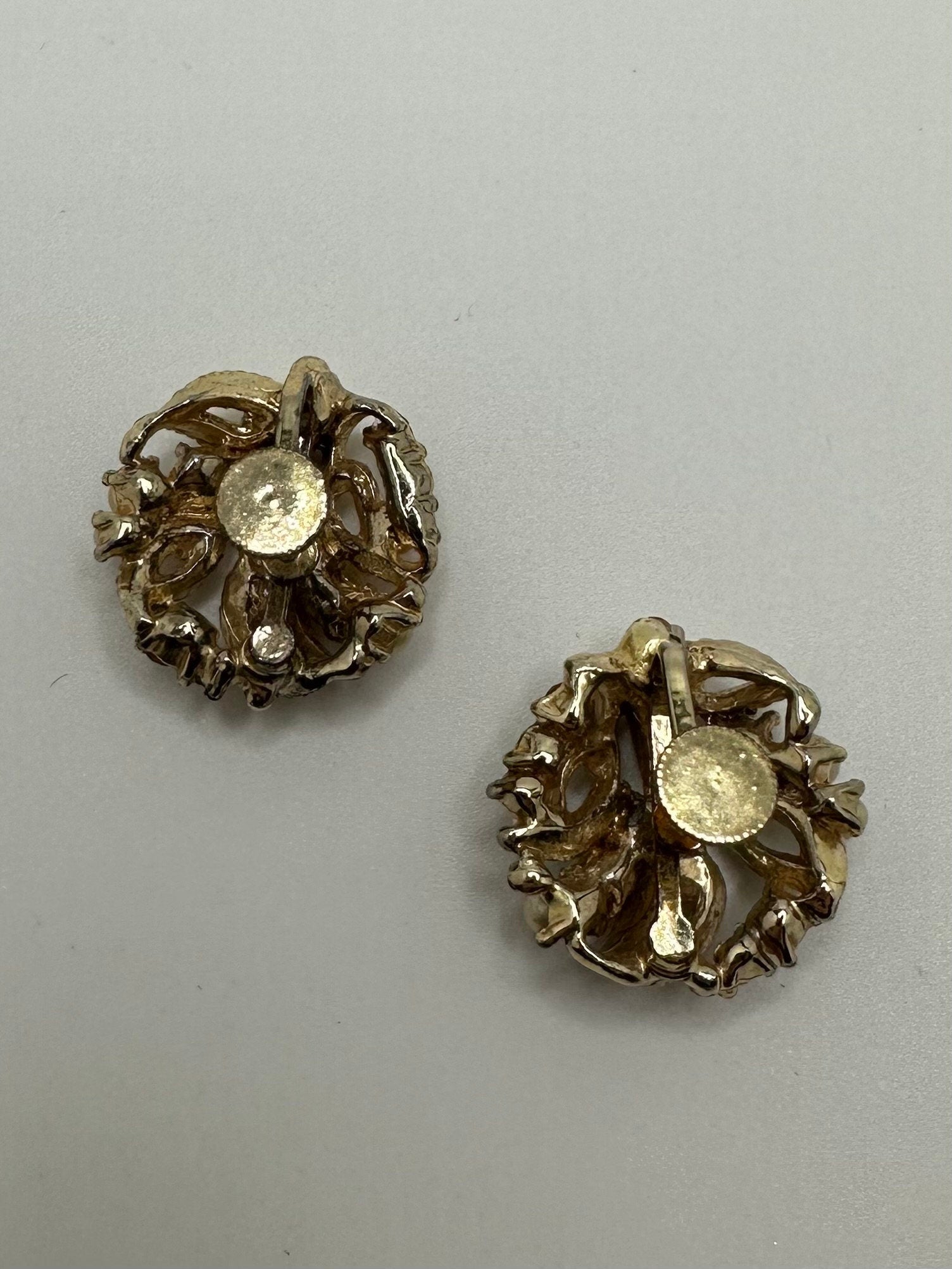 Sophisticated Vintage Faux Pearl, Rhinestone Gold Tone Screw-back Earrings