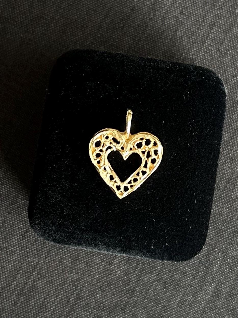 Vintage Solid 14k Yellow Gold Filigree Open Heart Pendant Love Charm