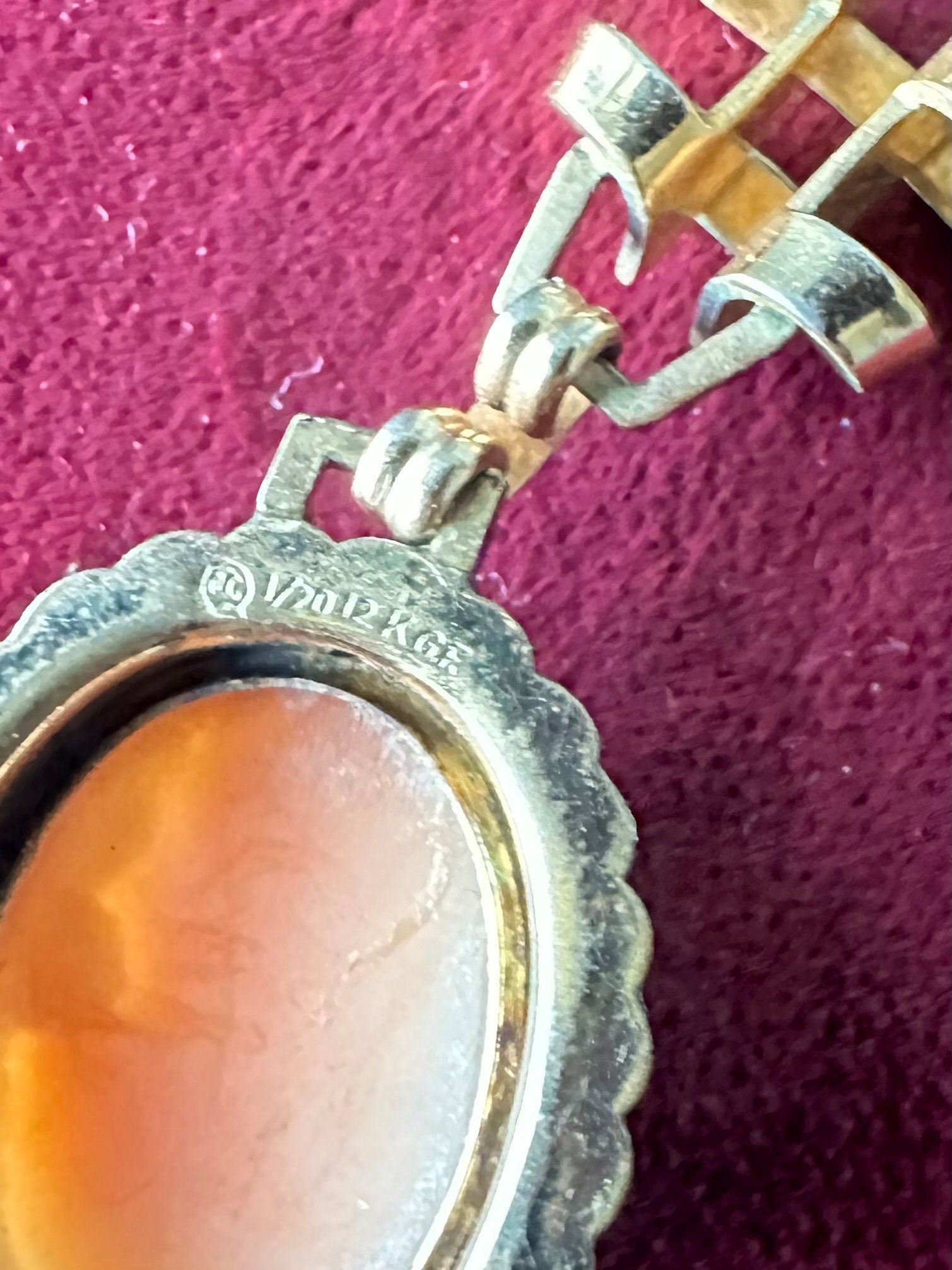 Vintage 1950s Signed CC Curtis Creations Curtman Co. 1/20 12k GF Gold Filled Pink Resin Cameo Pendant Necklace 15.5”