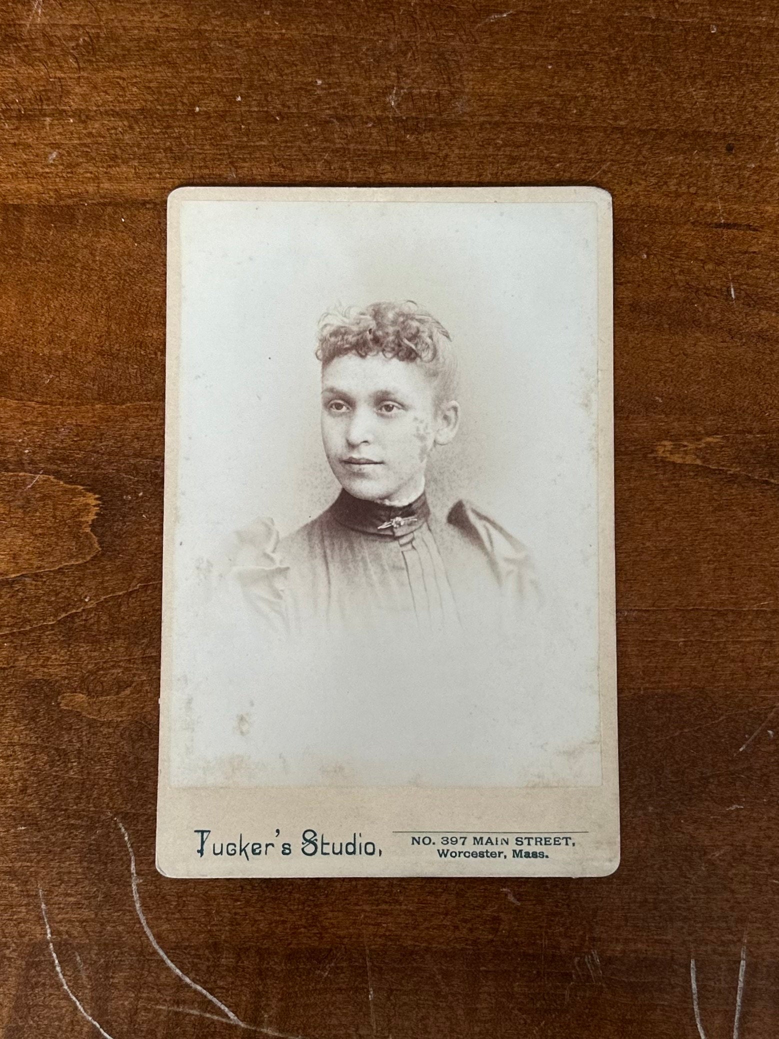 Antique Late 1800s H.B. Tucker’s Mammoth Studio Worcester MA Cabinet Card Portrait of Young Woman 6.5x4.25