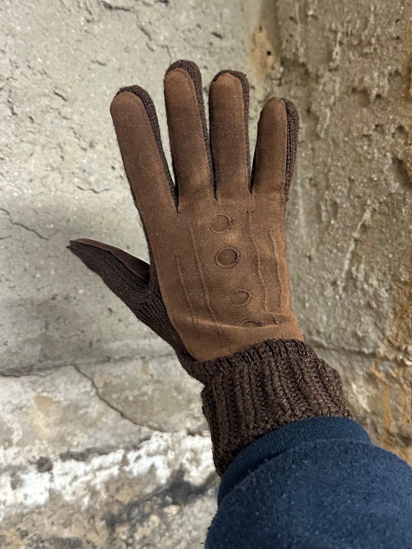 1980s Ladies Brown Acrylic & Vinyl Suede Gloves