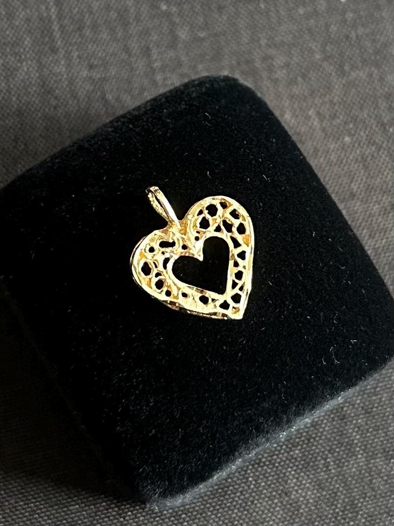 Vintage Solid 14k Yellow Gold Filigree Open Heart Pendant Love Charm
