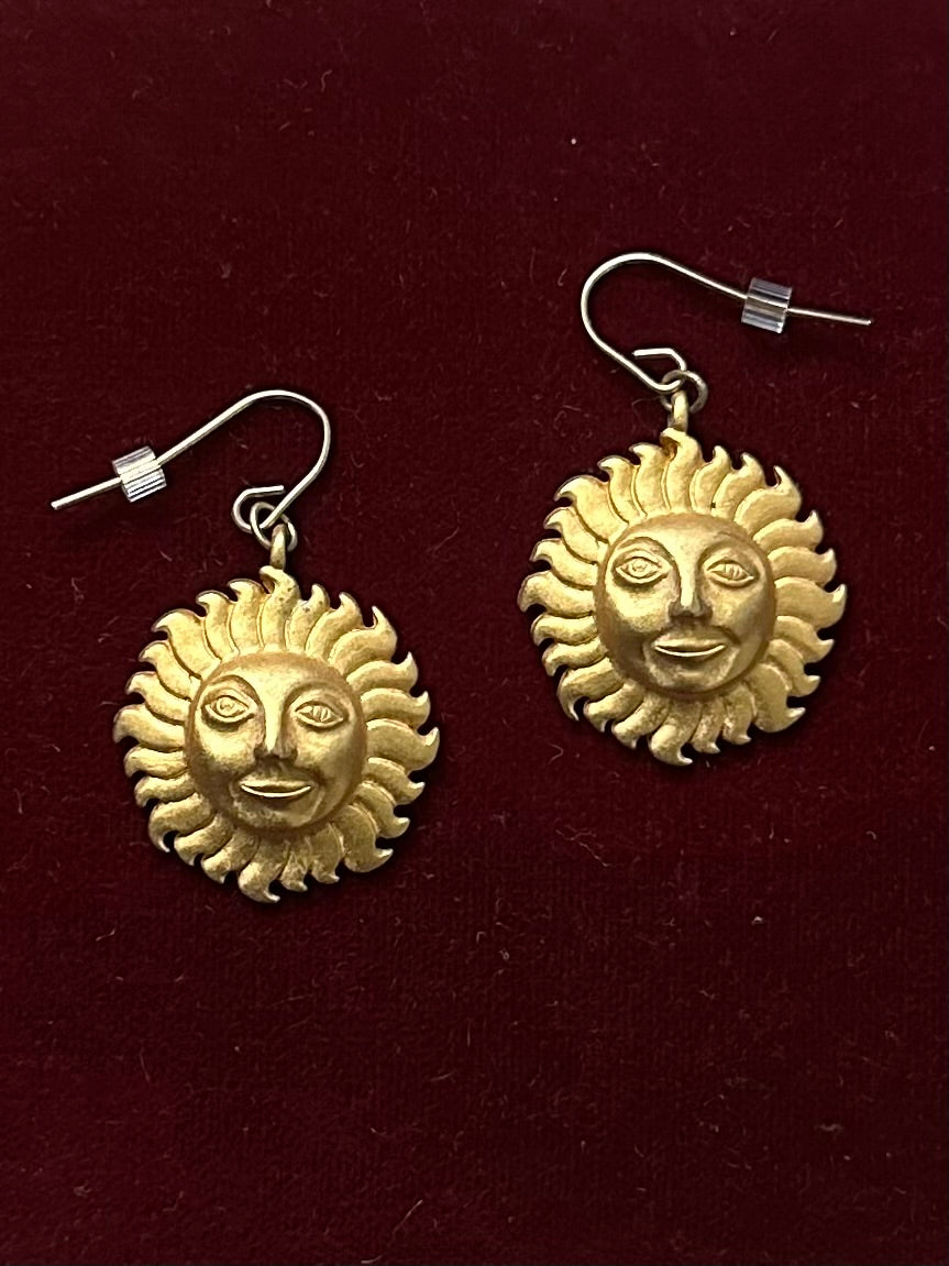 Vintage Signed Napier Matte Gold Tone Celestial Sun Face Dangle Earrings