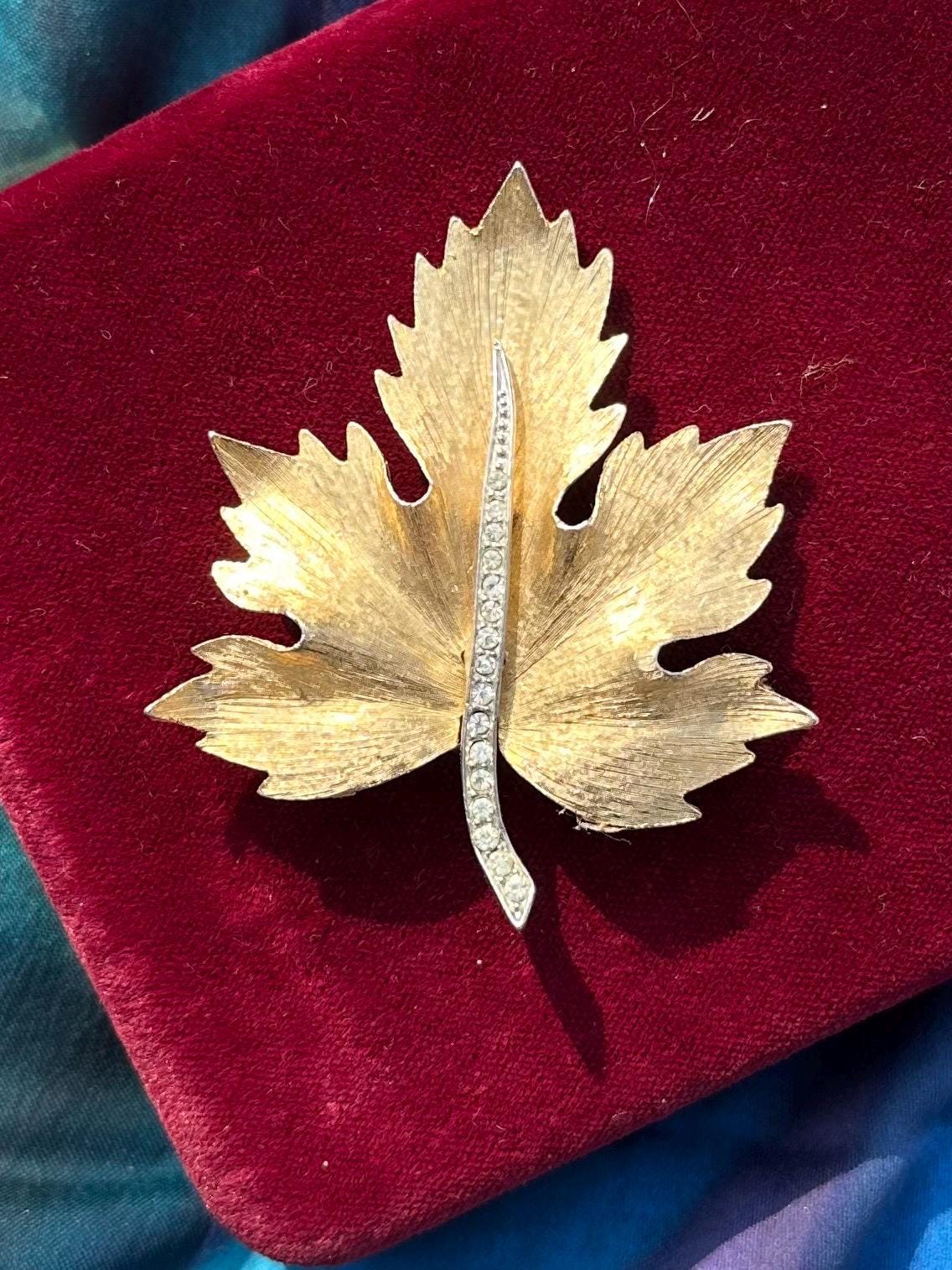Vintage Unsigned PARK LANE Gold Tone & Silver Tone Rhinestone Maple Leaf Brooch