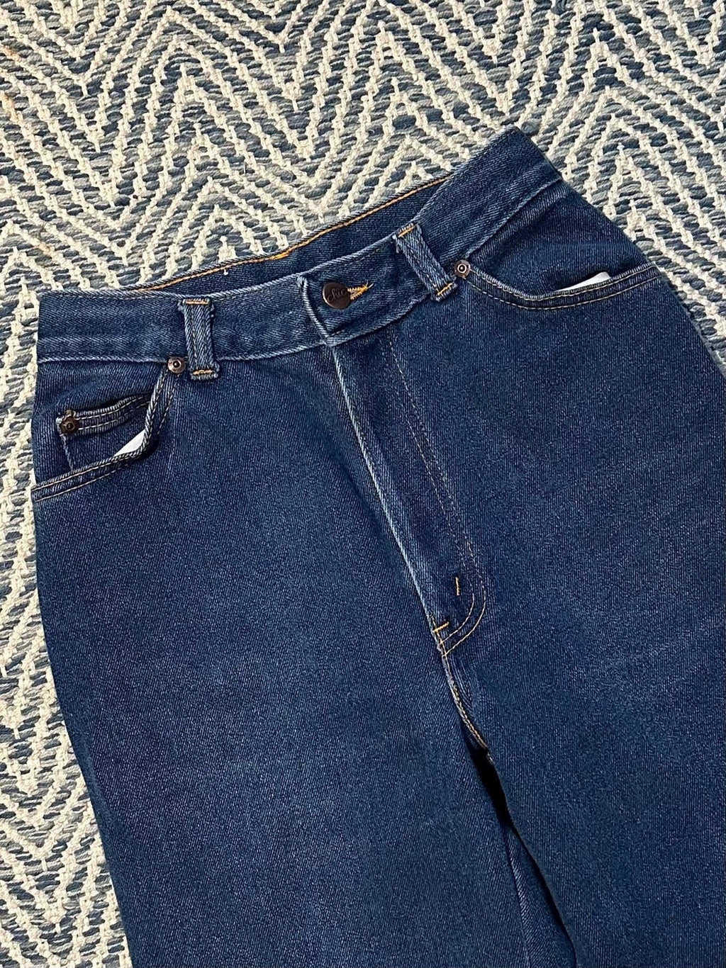 Vintage 1980s Chic h.i.s. Women's Straight Leg High Waisted Denim Jeans 23W 30L Size 11/12