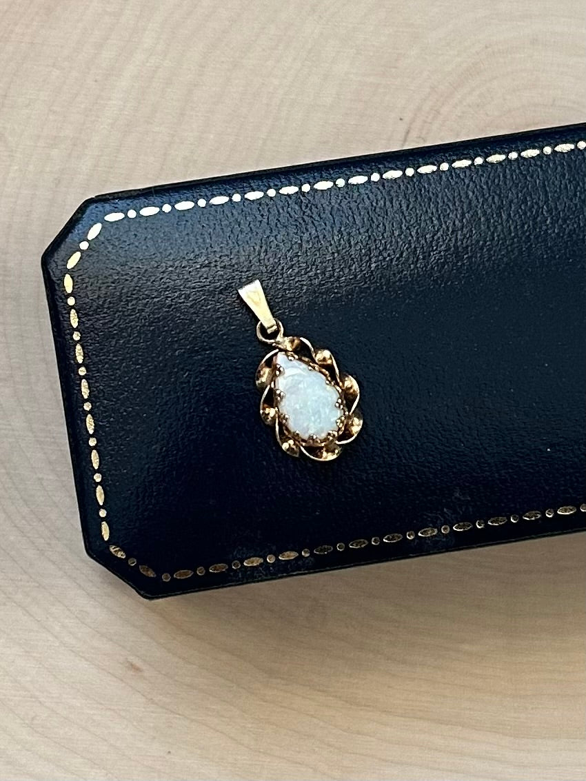 Vintage 14k Yellow Gold & Genuine Opal Cabochon Teardrop Pendant