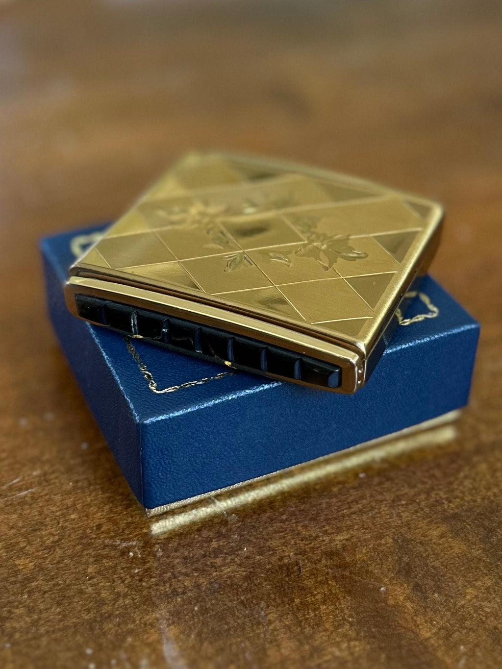Vintage 1940s Marathon Klix Gold Tone Diamond Design Powder Mirror Compact w/ Box