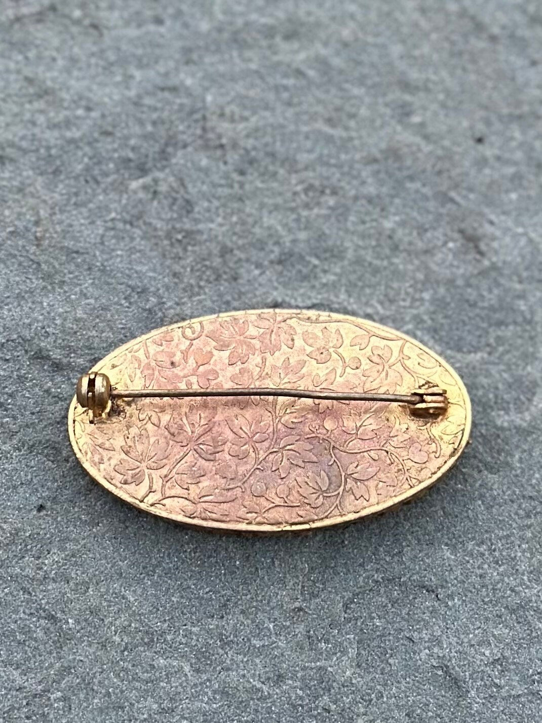Vintage Victorian Style Needlepoint Floral Flower Bouquet Oval Gold Tone Brooch Pin