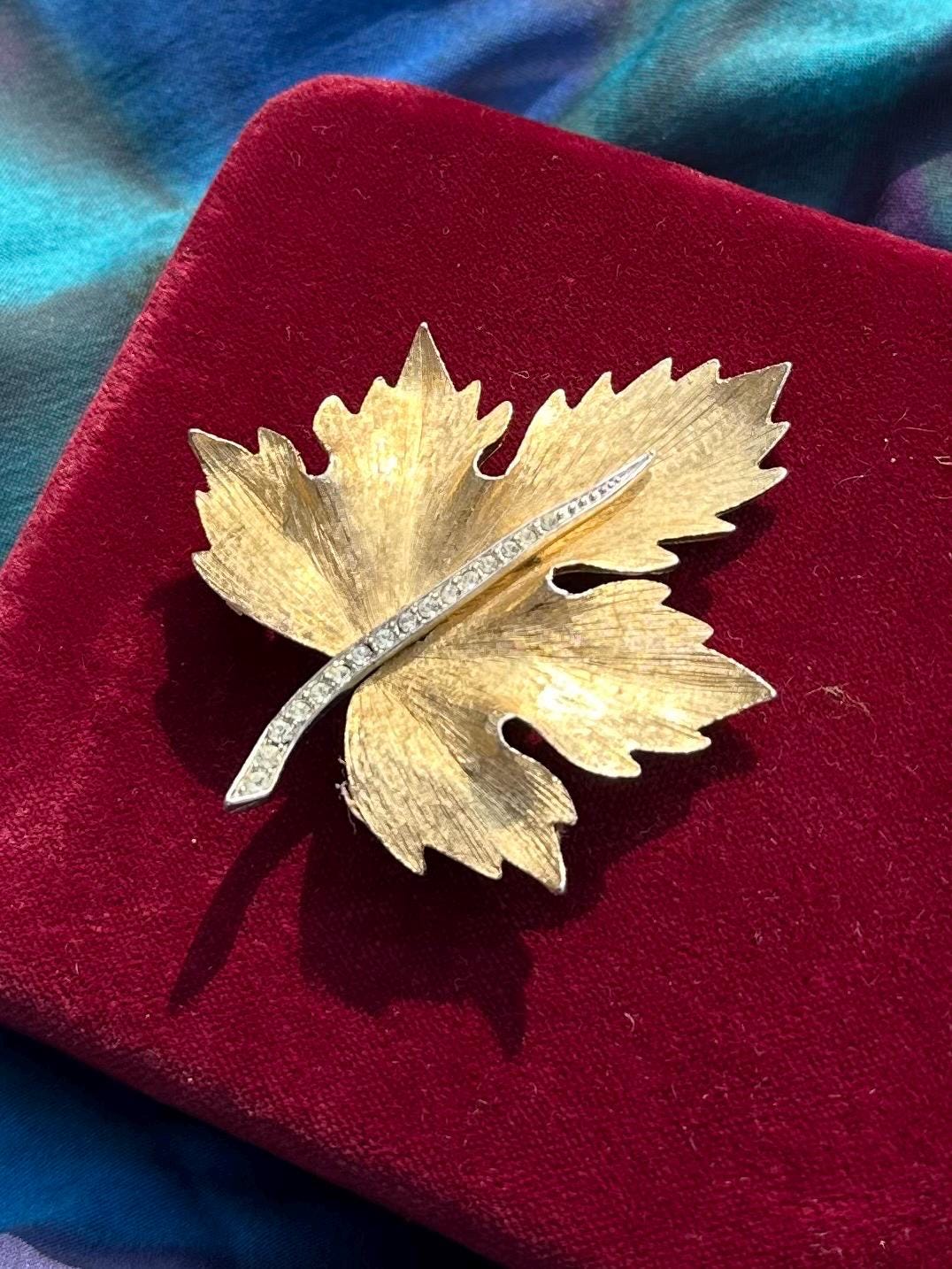 Vintage Unsigned PARK LANE Gold Tone & Silver Tone Rhinestone Maple Leaf Brooch