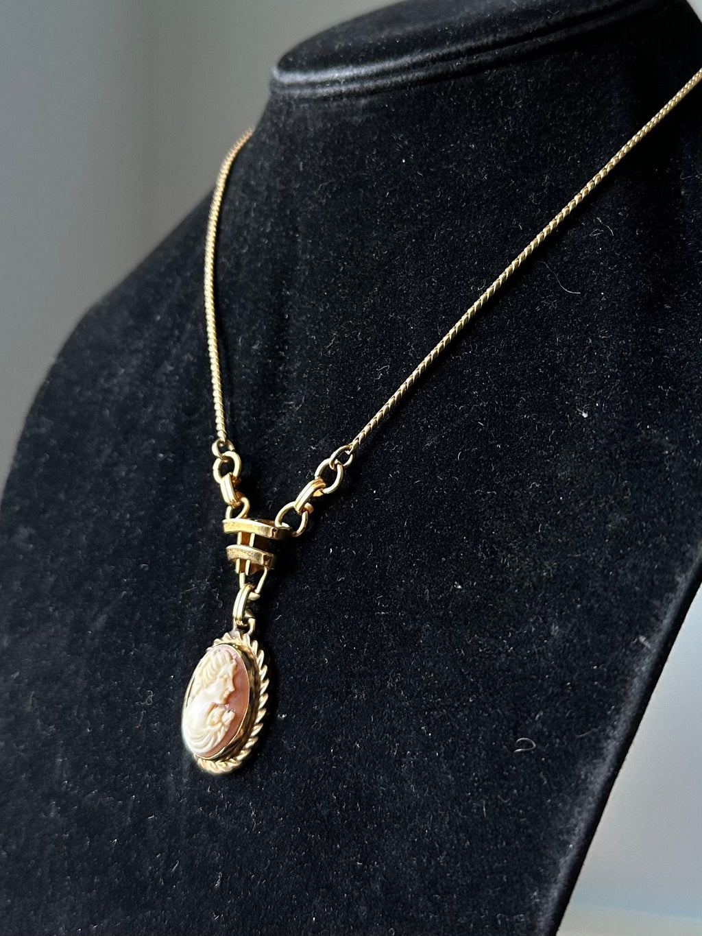 Vintage 1950s Signed CC Curtis Creations Curtman Co. 1/20 12k GF Gold Filled Pink Resin Cameo Pendant Necklace 15.5”