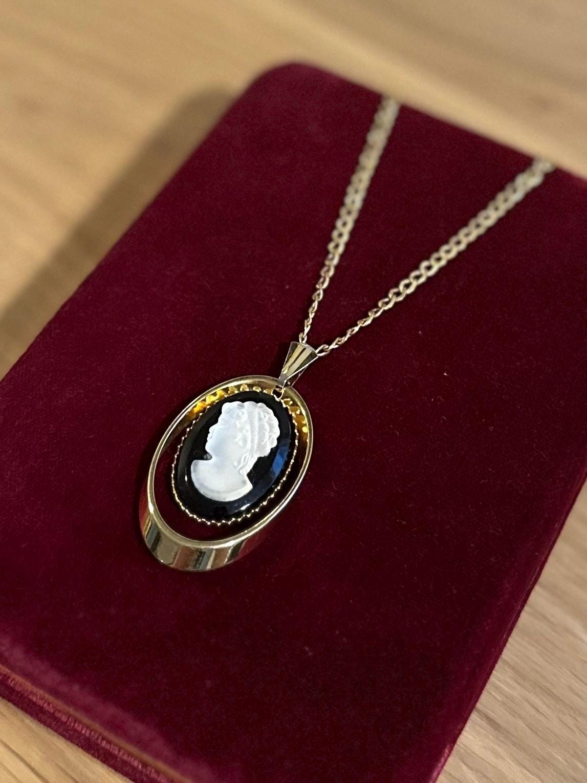 Vintage Gold Tone Black & Translucent White Oval Cameo Pendant Necklace Long 23.75”