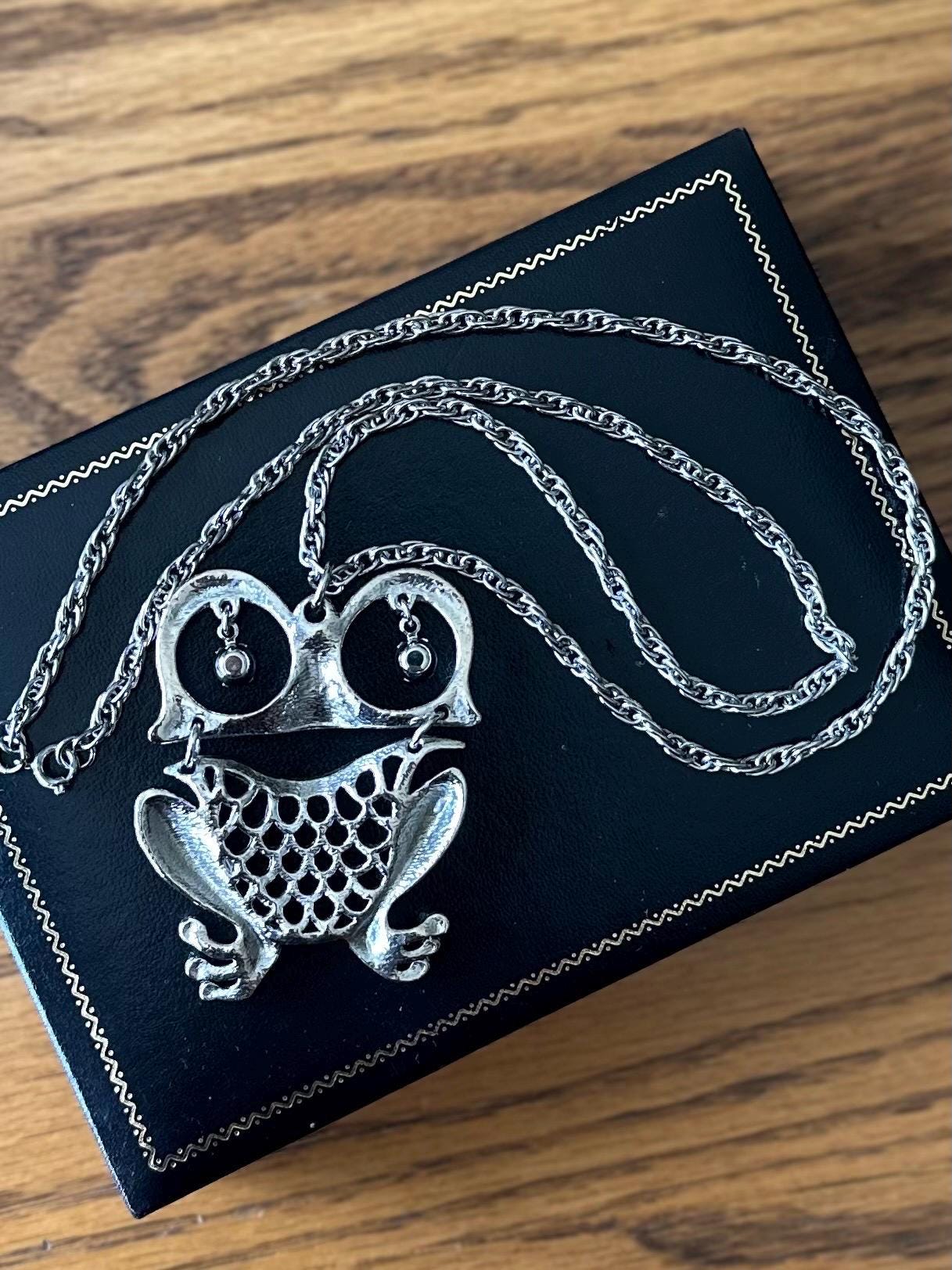 Vintage 1970s Midcentury Silver Tone Articulated Frog Rhinestone Eyes Pendant Necklace Statement 24.75"