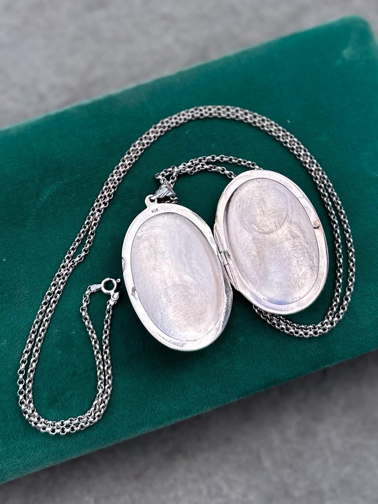 Vintage Hand Engraved Sterling Silver Large Oval Locket Pendant Necklace Rolo Chain 36"