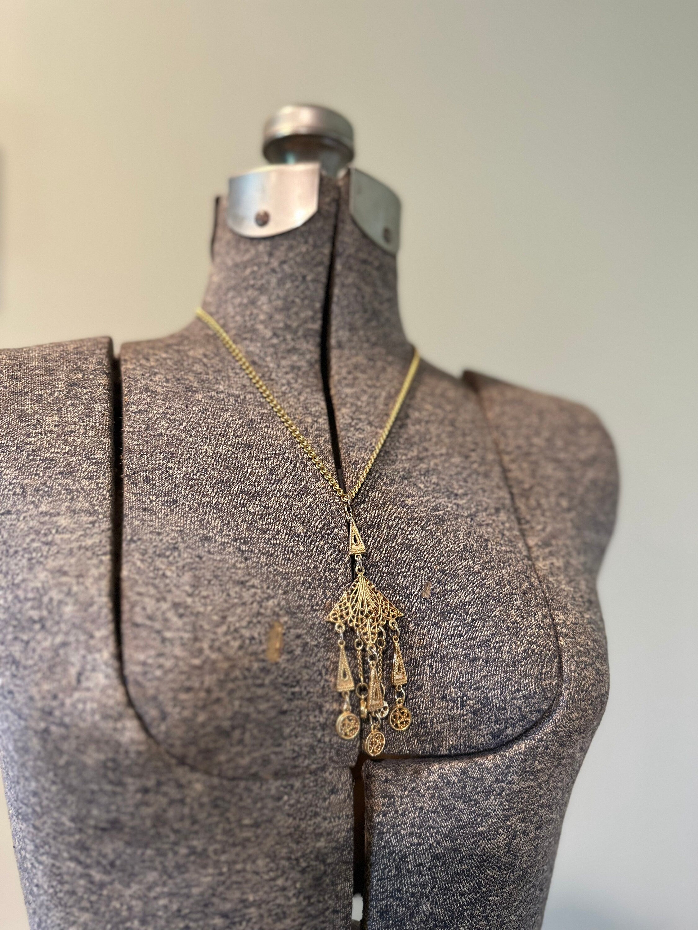 Vintage Art Deco Inspired Gold Tone Chandelier Filigree Pendant Necklace