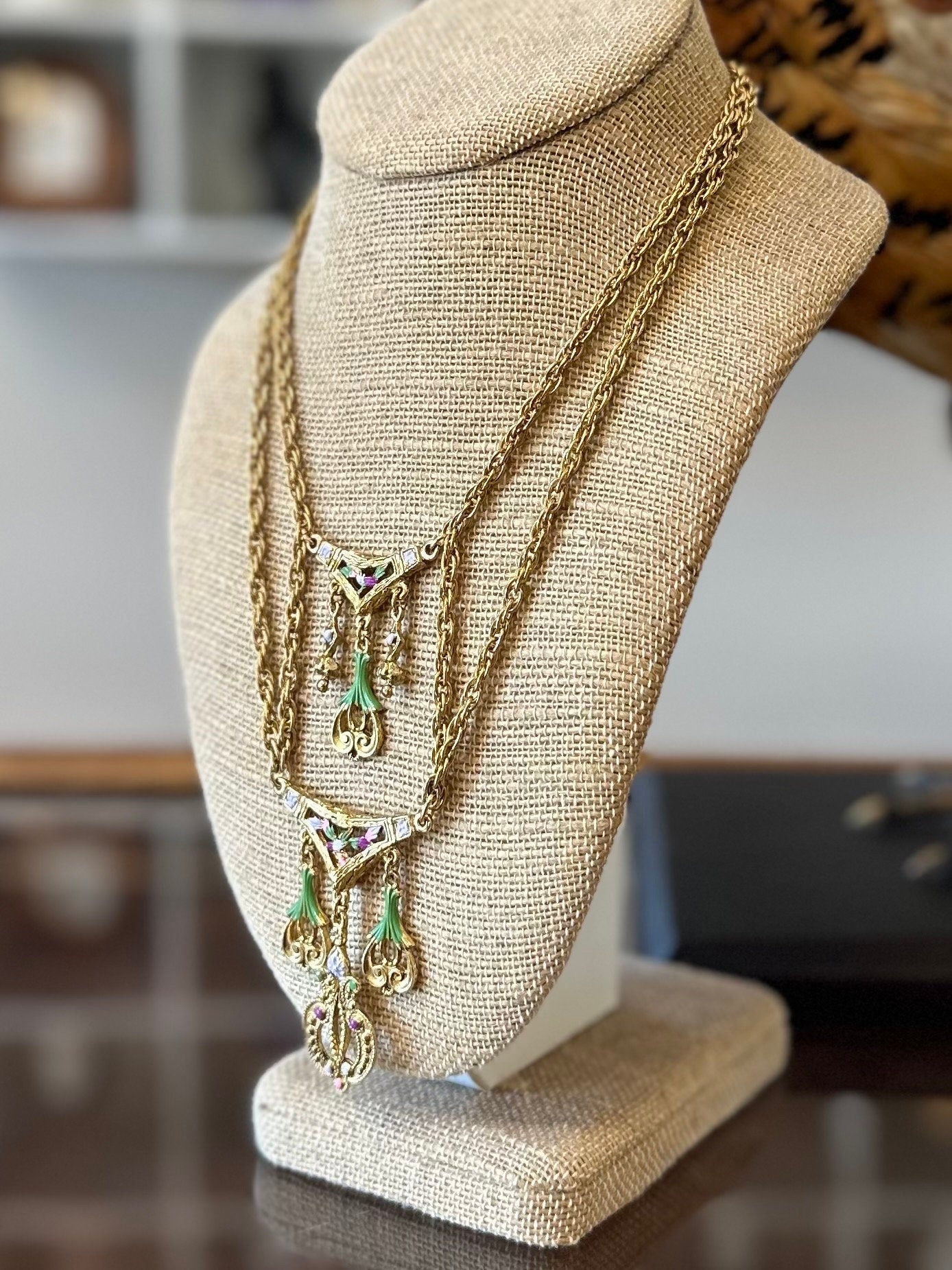 Vintage 1960s Unsigned KRAMER Gold Tone Etruscan Revival Enamel Pendant Statement Necklace 15.5" RARE NWT