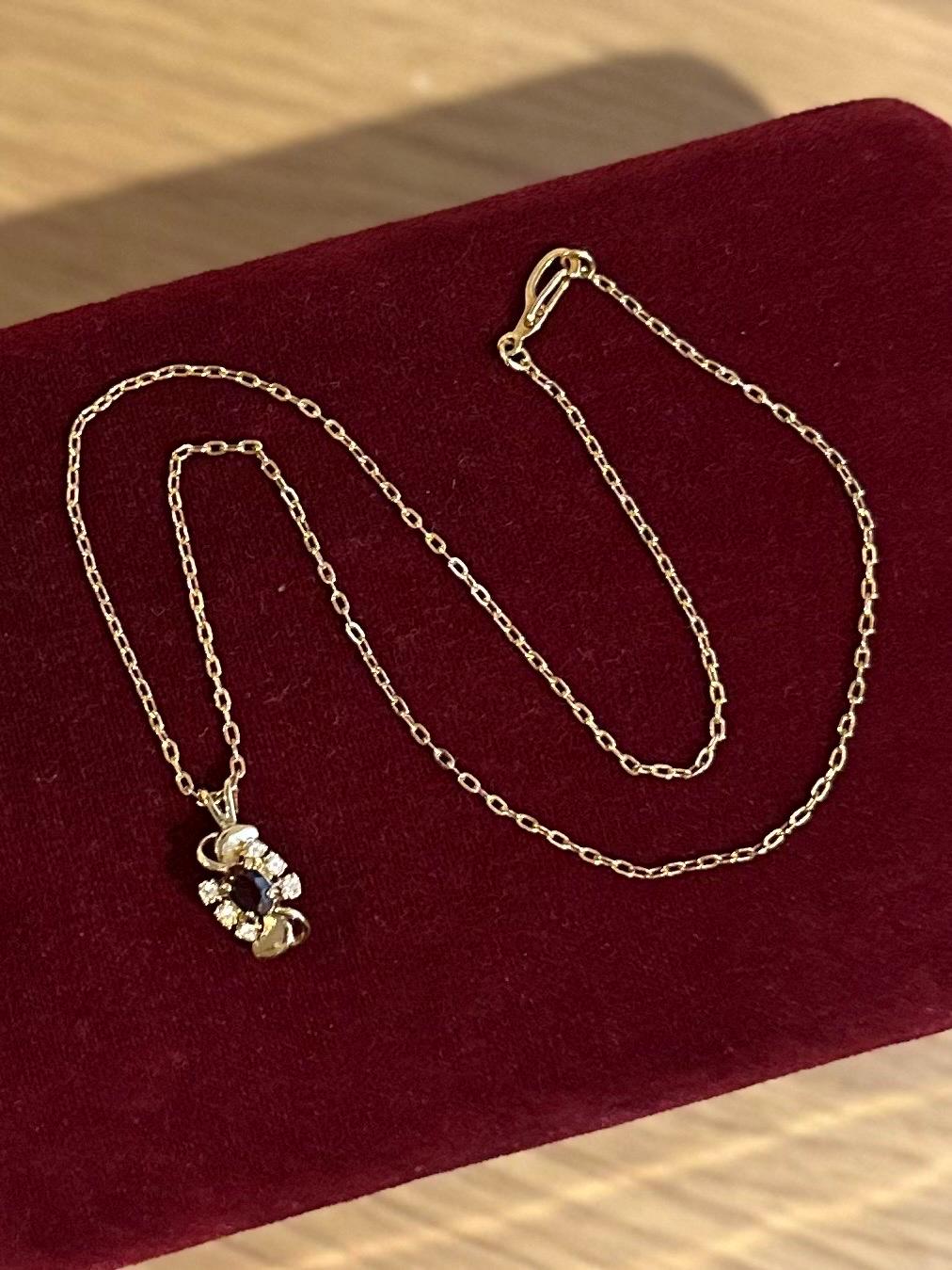 Vintage 1980s Gold Tone Faux Garnet & Rhinestone Swirl Pendant Necklace 15.75”