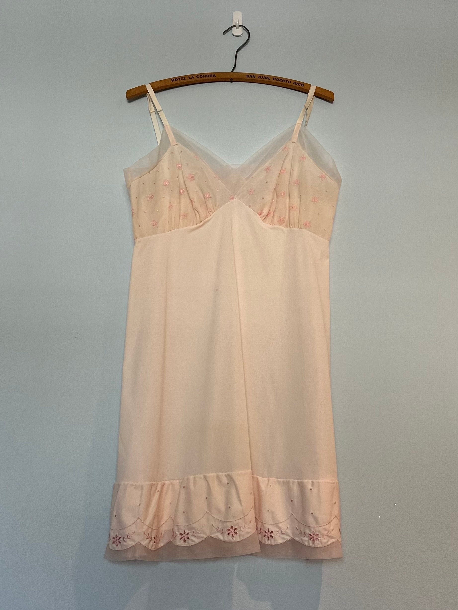 Vintage Van Raalte Pale Pink Suavette Nylon Slip Dress Floral Embroidery Bodice & Trim Size 38 Midcentury