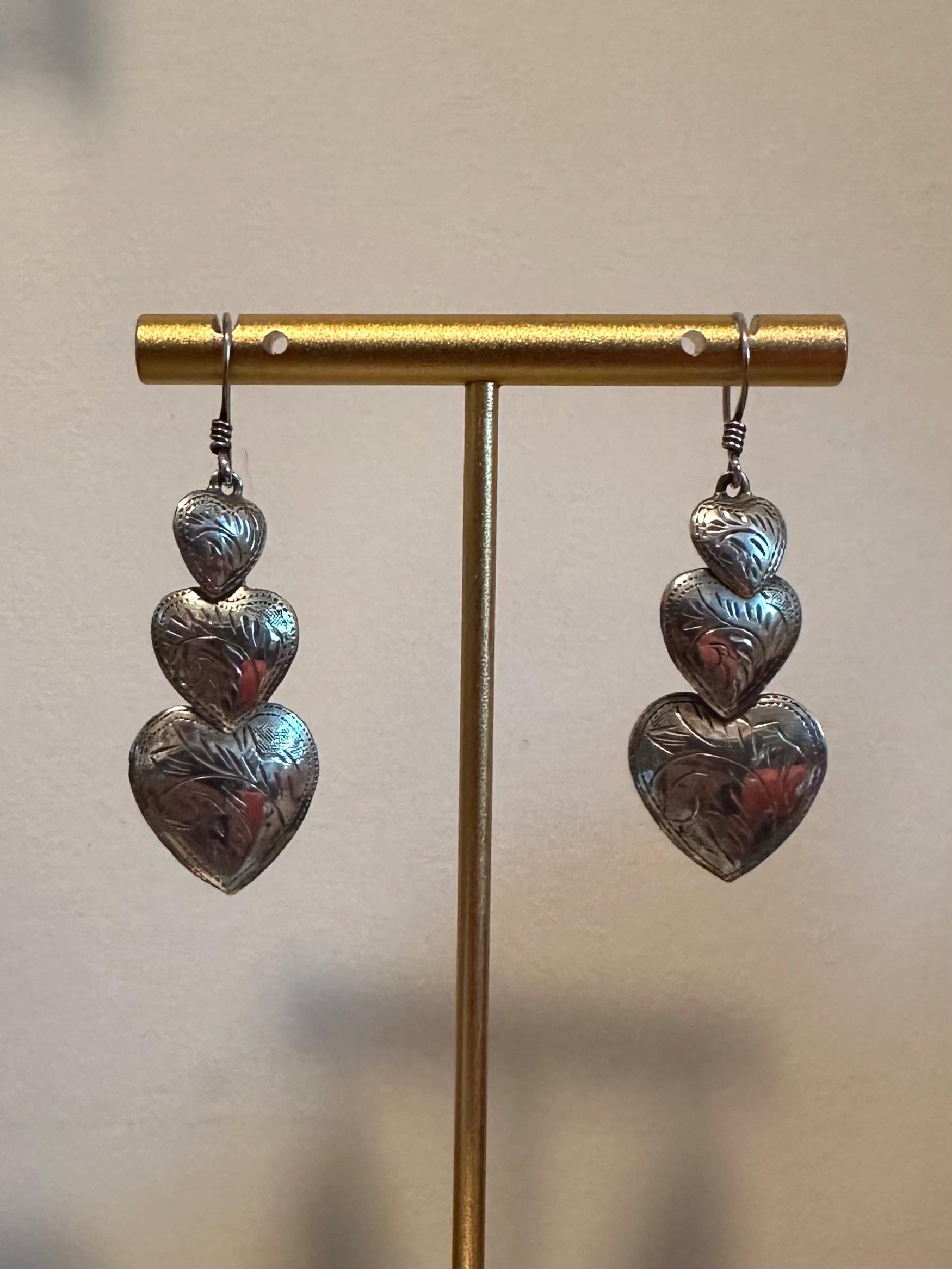 Vintage Sterling Silver Hand Engraved Three Graduated Hearts Dangle Drop Earrings