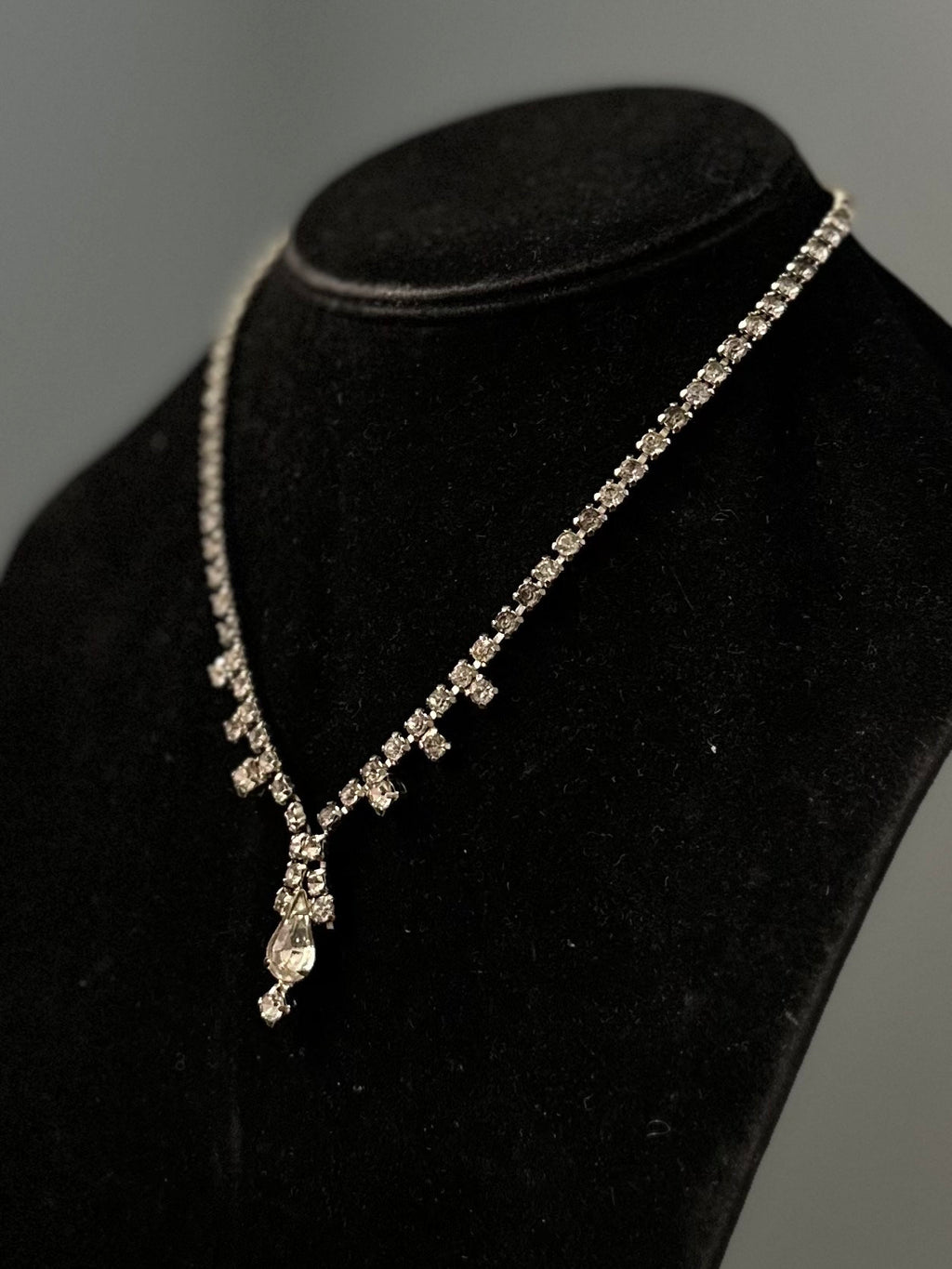 Vintage 1950s Clear Glass Rhinestone Teardrop Choker Necklace Collar 15” Evening Wedding Jewelry