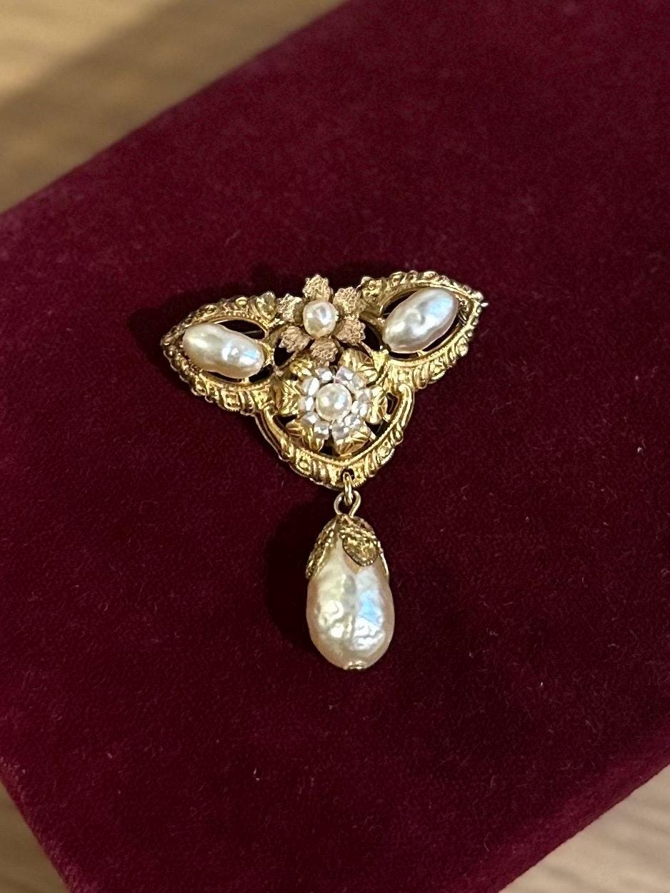 Vintage Signed MIRIAM HASKELL Ornate Gold Tone Faux Baroque Pearl Teardrop Dangle Brooch