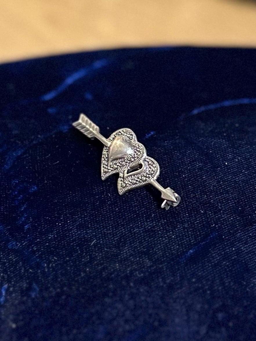 Vintage 925 Sterling Silver & Marcasite Hearts and Arrow Brooch Pin