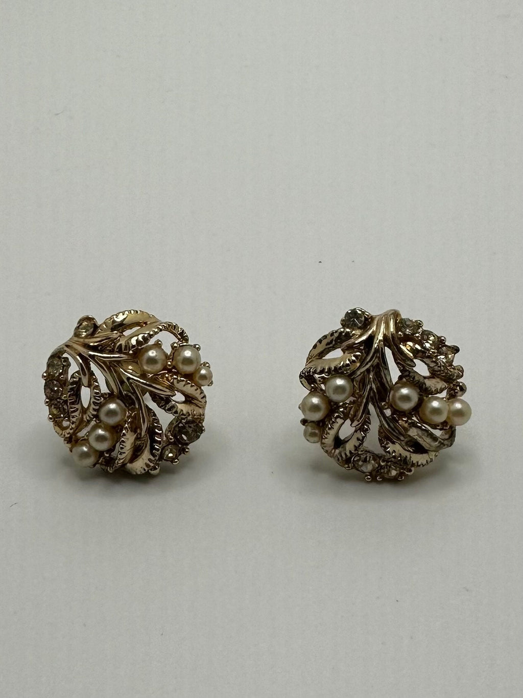 Sophisticated Vintage Faux Pearl, Rhinestone Gold Tone Screw-back Earrings