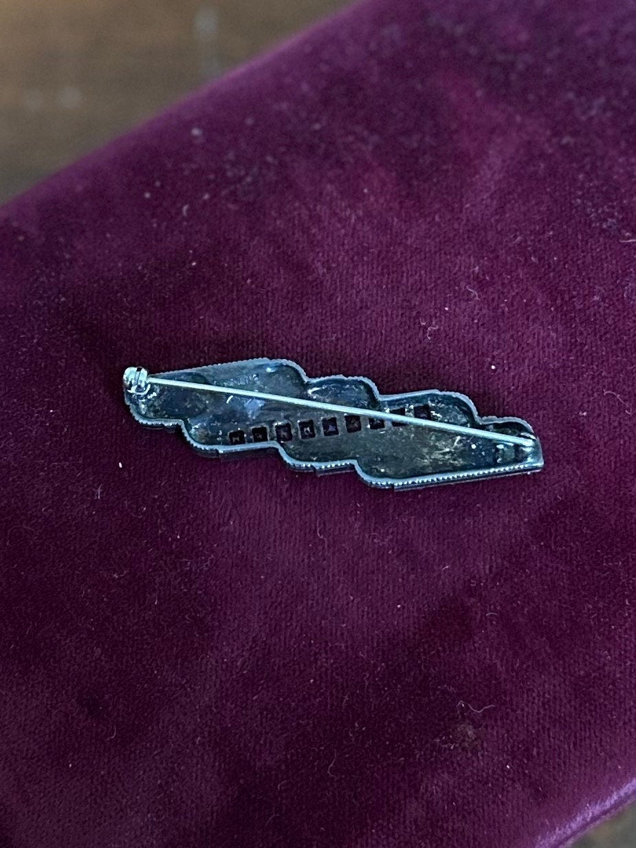 Vintage Signed JUDITH JACK JJ Sterling Silver Marcasite & Faceted Square Garnet Deco Style Bar Brooch