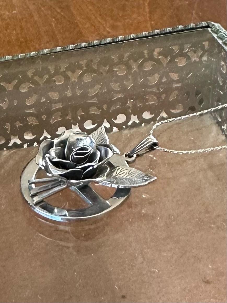 Vintage Midcentury Signed CORO Silver Tone 3 Dimensional Rose Pendant Necklace 18”