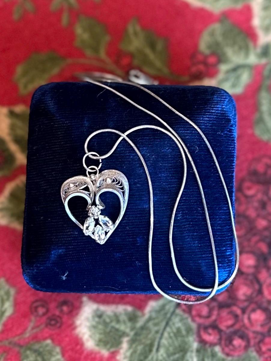Vintage Midcentury Signed AmLee Sterling Silver Filigree & Clear Rhinestone Heart Pendant Necklace 18.1”