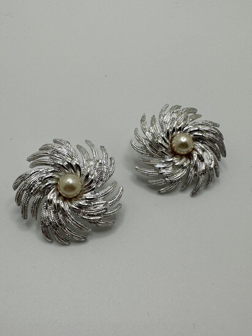Vintage 1960s Signed Sarah Coventry Faux Pearl Comet Pinwheel Swirl Clip-on Earrings Silver Tone