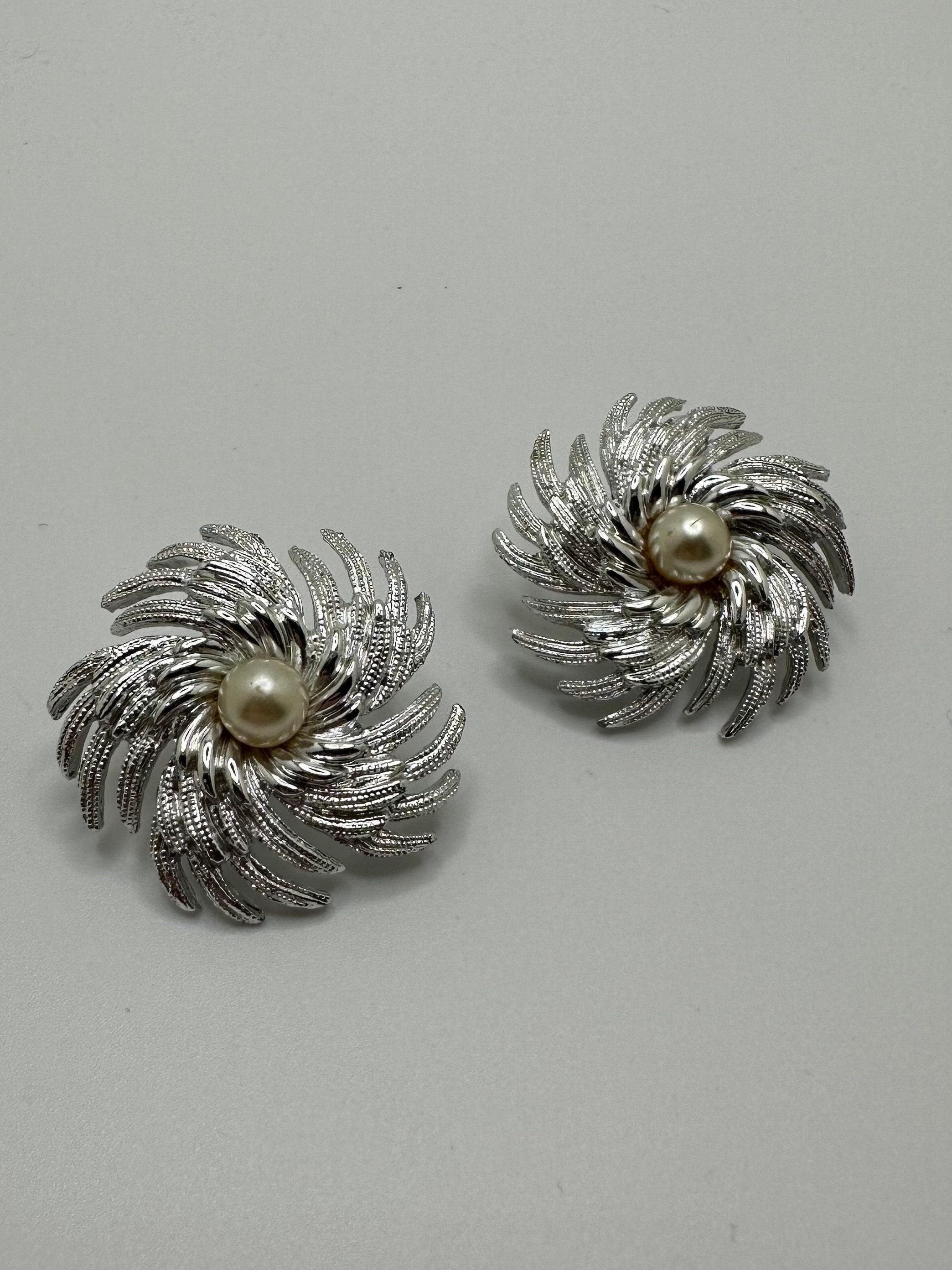 Vintage 1960s Signed Sarah Coventry Faux Pearl Comet Pinwheel Swirl Clip-on Earrings Silver Tone