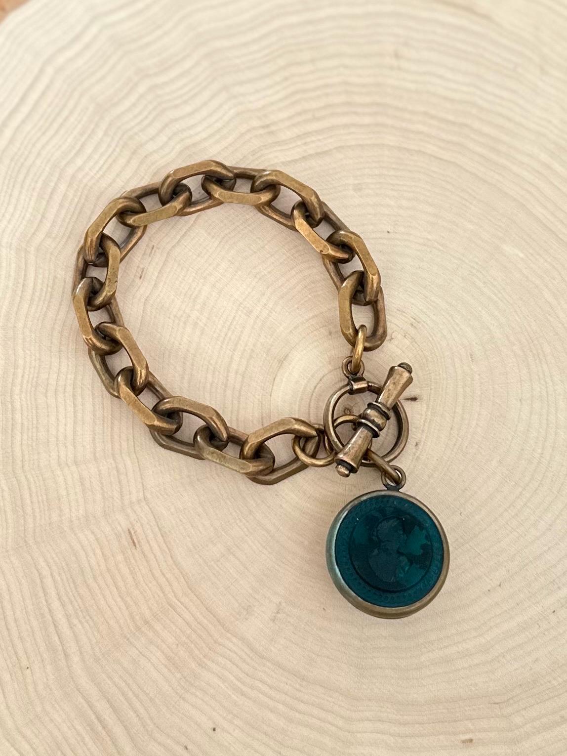 Unsigned EXTASIA Chunky Chain Link Charm Bracelet Dark Teal Blue Intaglio Reverse Cameo Toggle Clasp 8”
