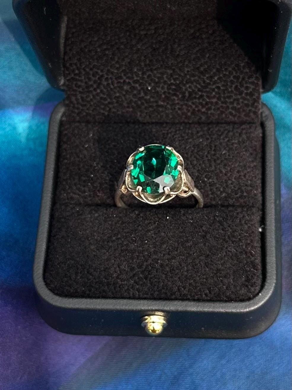 Vintage Signed SARAH COVENTRY Sterling Silver Faceted Emerald Green Glass Adjustable Cocktail Ring US Size 5 1/2