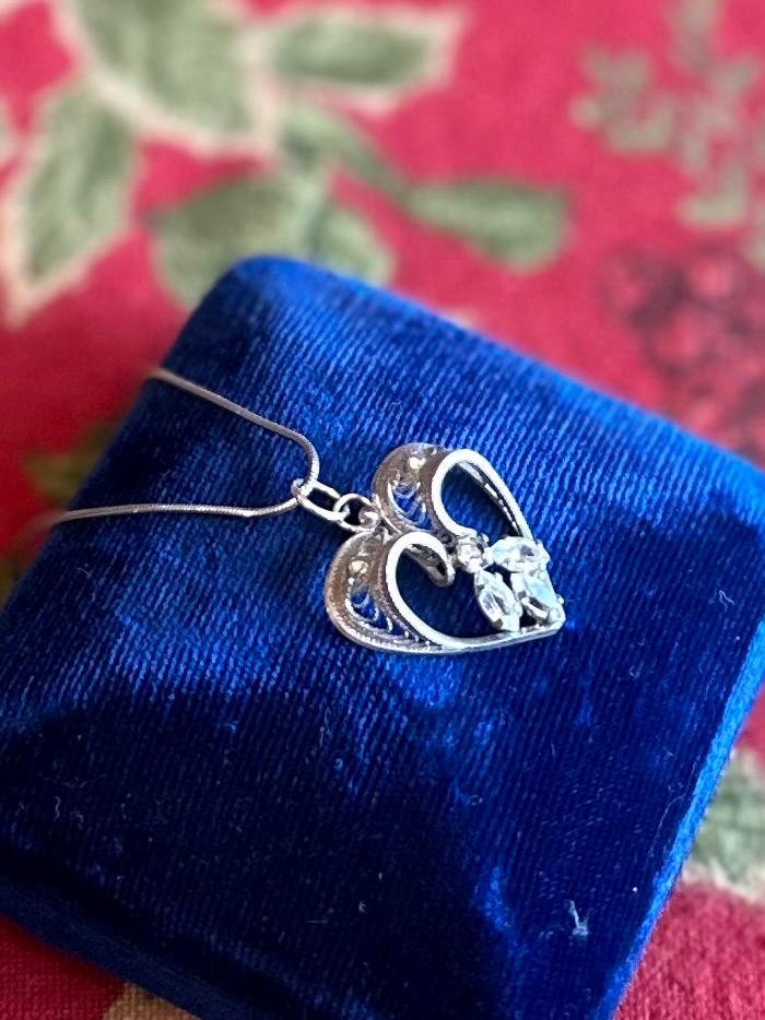 Vintage Midcentury Signed AmLee Sterling Silver Filigree & Clear Rhinestone Heart Pendant Necklace 18.1”