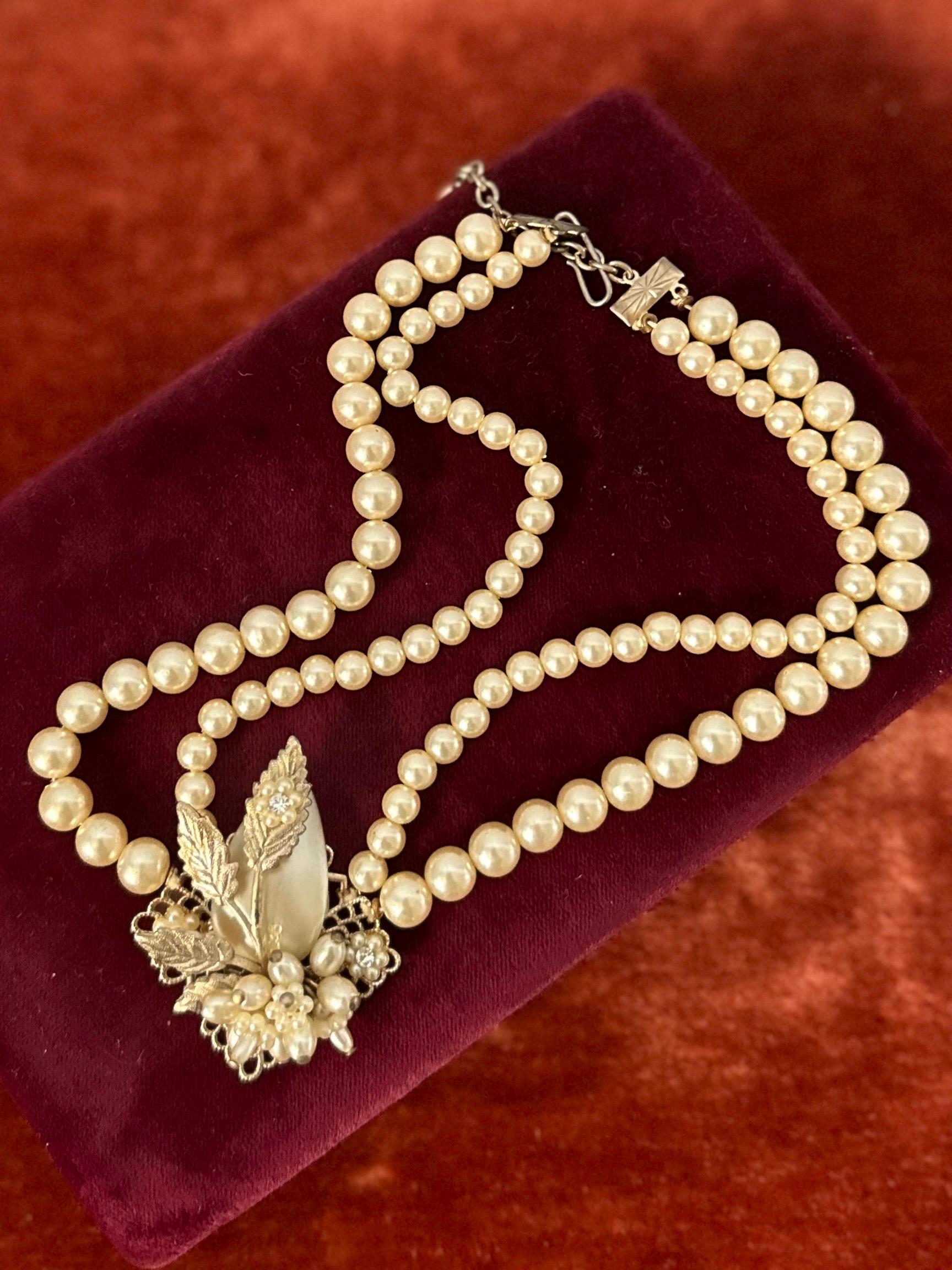 Vintage 1950s Double Strand Faux Pearl Collar Choker Necklace Filigree Leaf Pendant Adjustable 16.5”