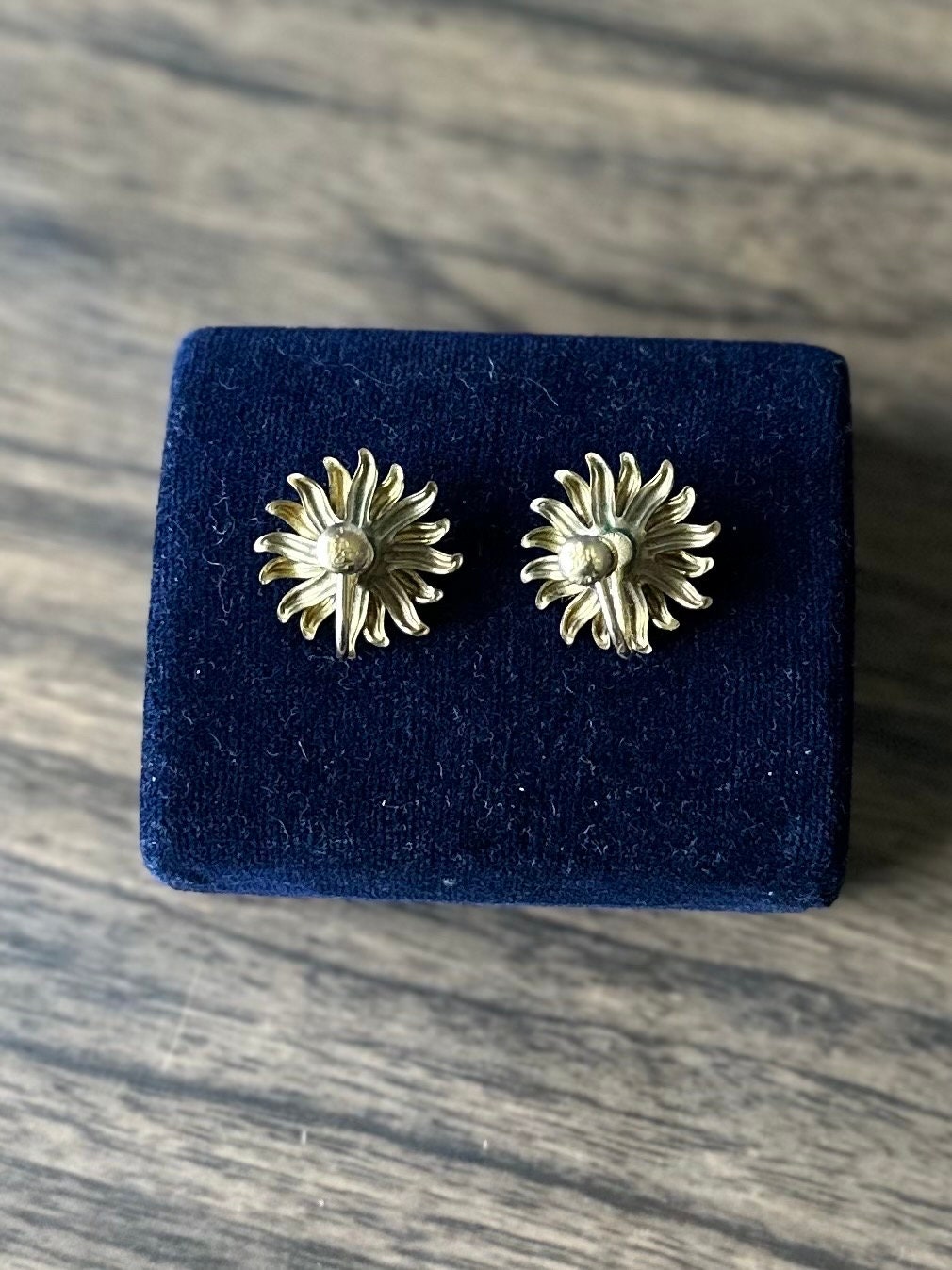 Vintage 1940s Signed Van Dell 1/20 12k GF Yellow & Rose Gold Filled Two Tone Floral Blue Stone Screw-back Earrings