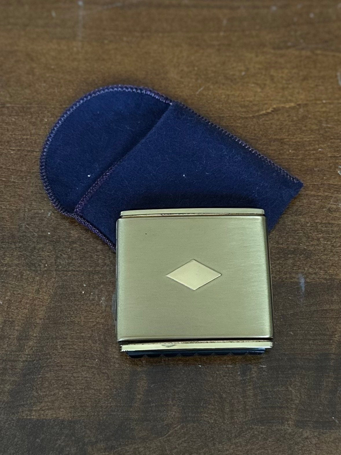 Vintage 1940s Marathon Klix Gold Tone Diamond Design Powder Mirror Compact w/ Pouch