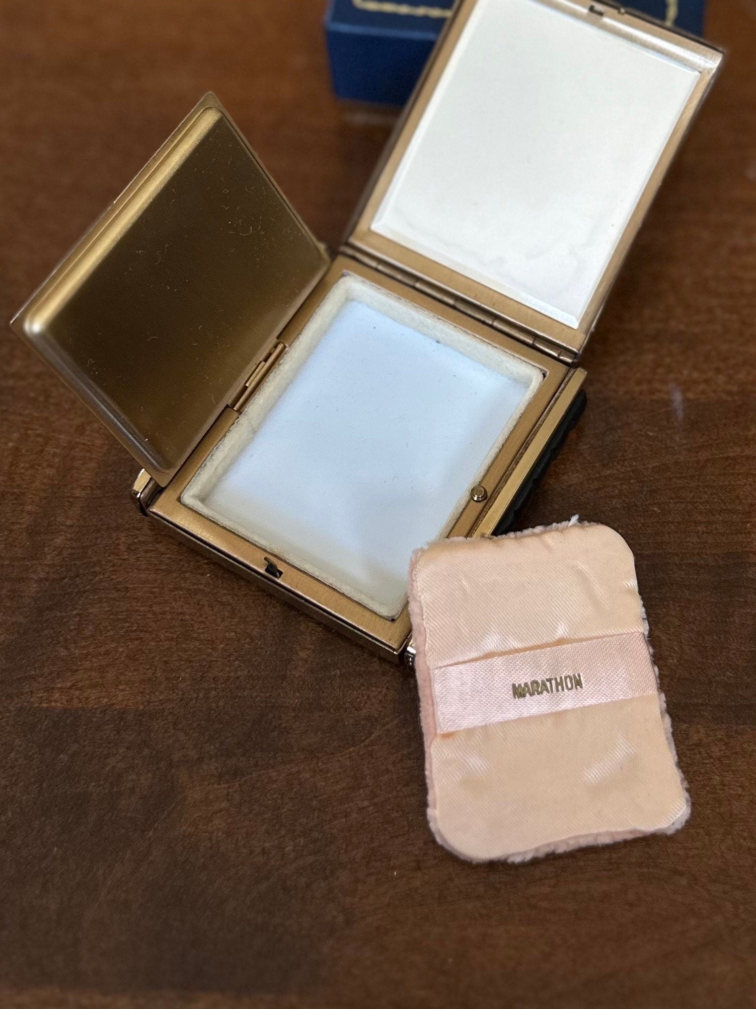 Vintage 1940s Marathon Klix Gold Tone Diamond Design Powder Mirror Compact w/ Box