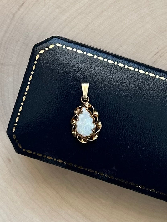 Vintage 14k Yellow Gold & Genuine Opal Cabochon Teardrop Pendant