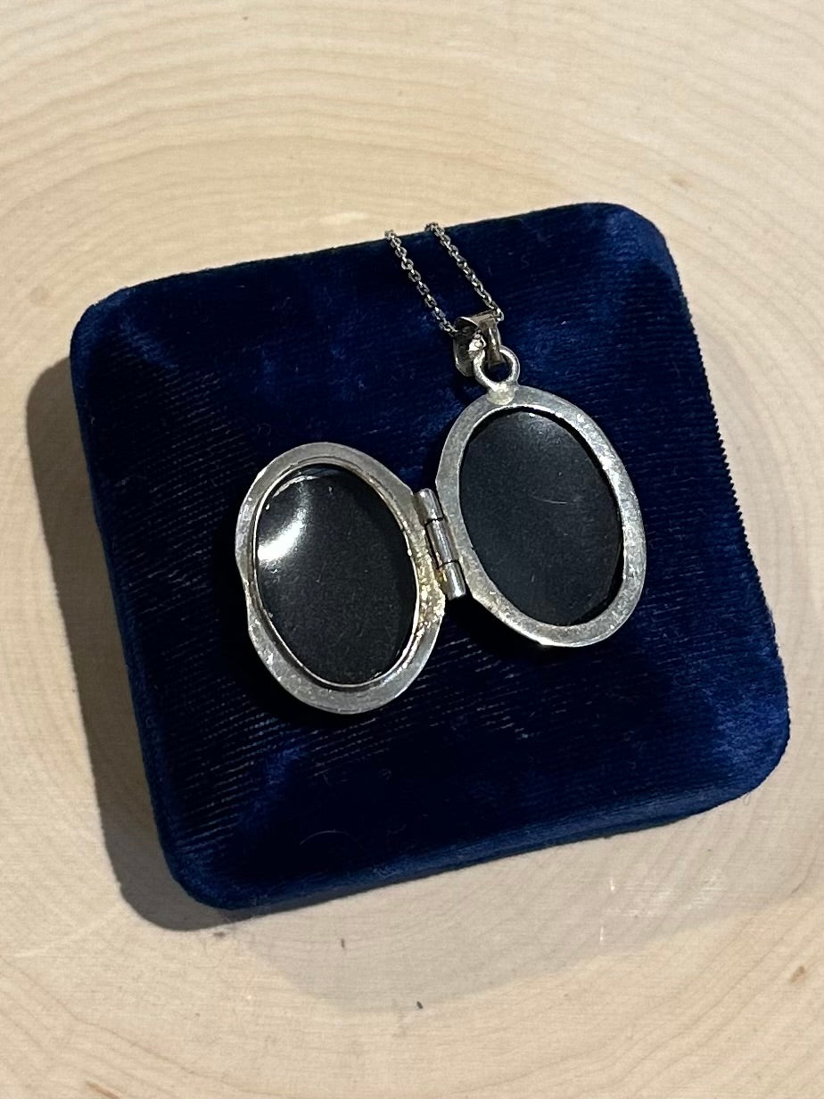 Vintage Signed Taxco TT-44 Mexico Sterling Silver Puffy Oval Locket Pendant Necklace