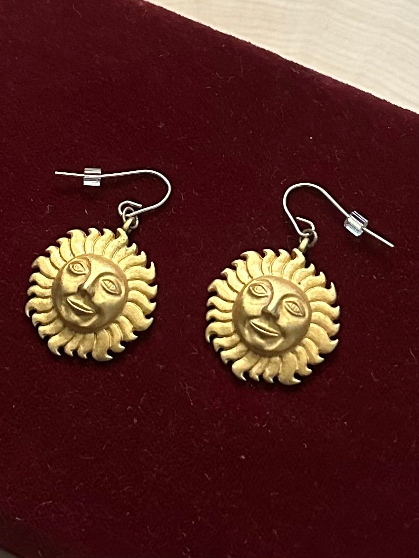 Vintage Signed Napier Matte Gold Tone Celestial Sun Face Dangle Earrings
