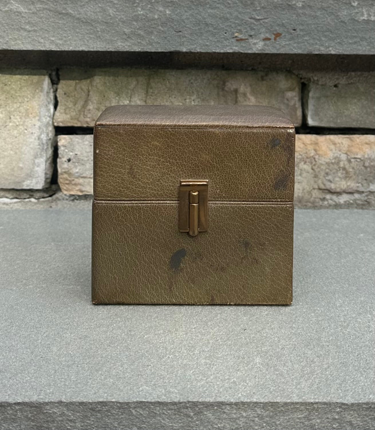 Art Deco 1920s 1930s German Guilloche Enamel & Glass Travel Perfume Cologne Bottles in Green Traveling Case