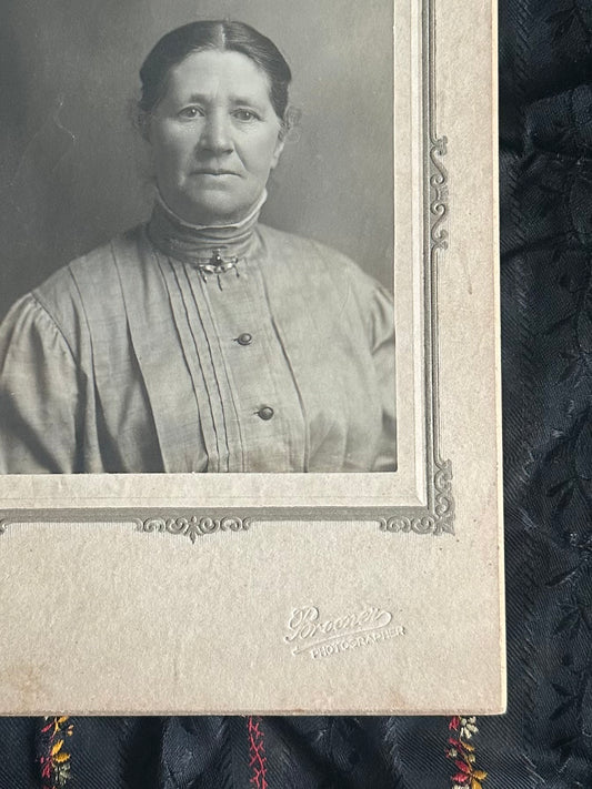 Antique Late 1800s Cabinet Card Portrait of Older Woman