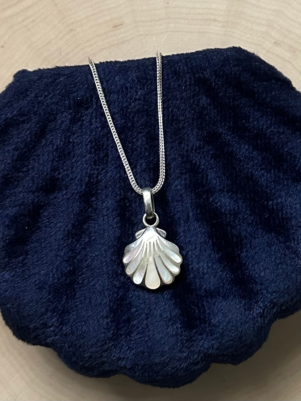 Vintage Sterling Silver Mother of Pearl Clamshell Pendant Necklace