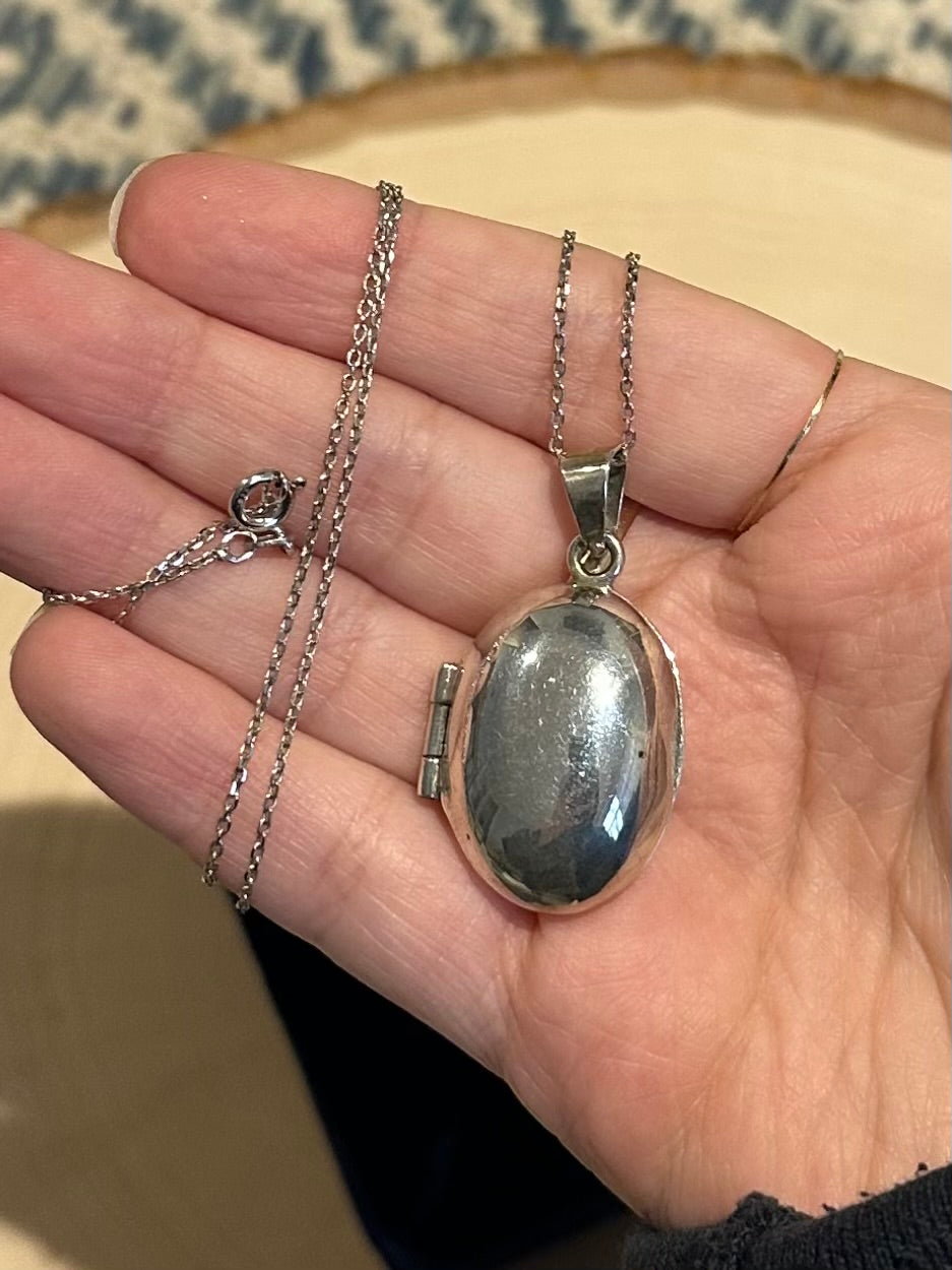 Vintage Signed Taxco TT-44 Mexico Sterling Silver Puffy Oval Locket Pendant Necklace