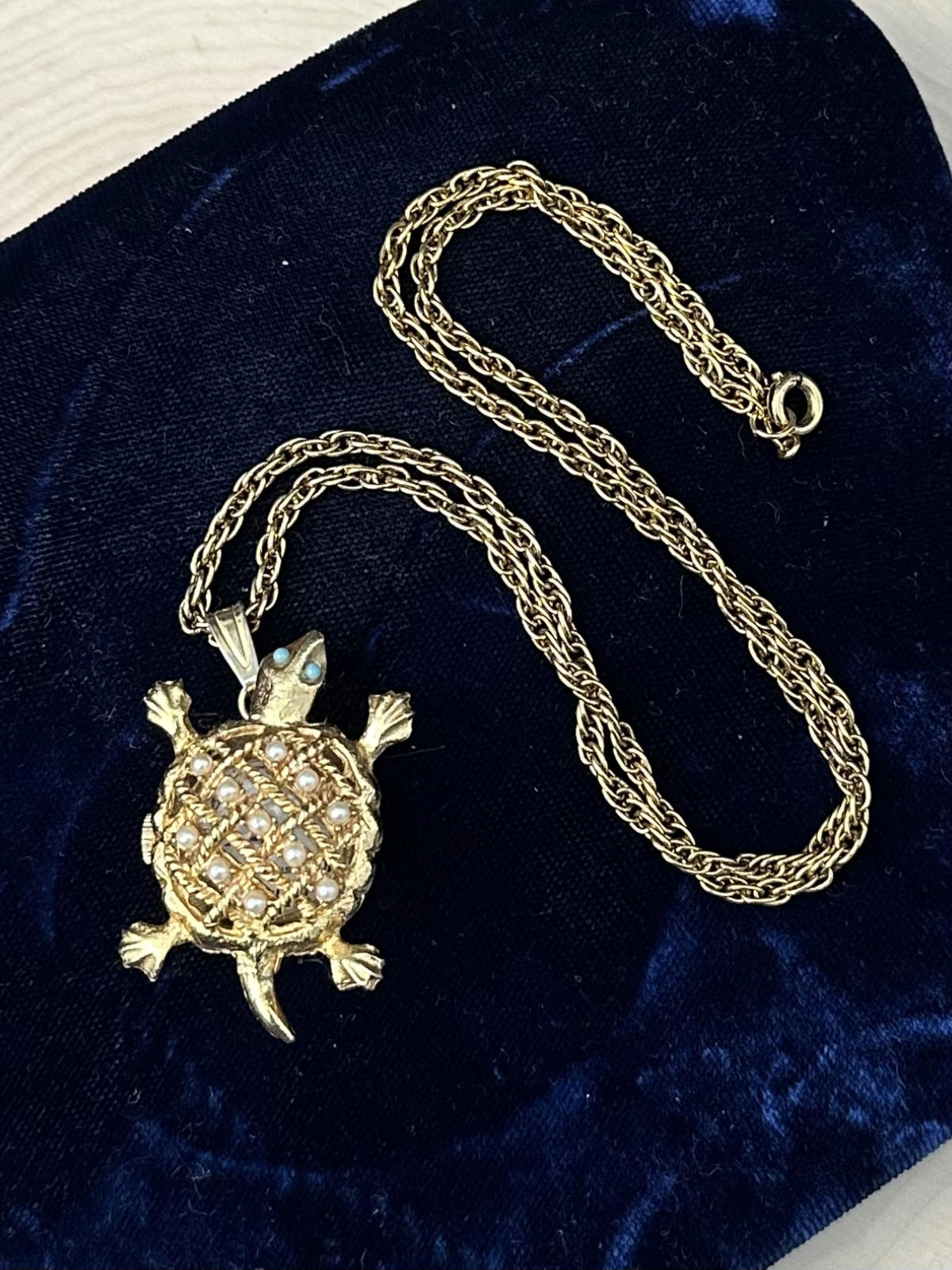 Vintage Gold Tone Faux Pearl & Turquoise Turtle Watch Customtime Pendant Necklace 20"