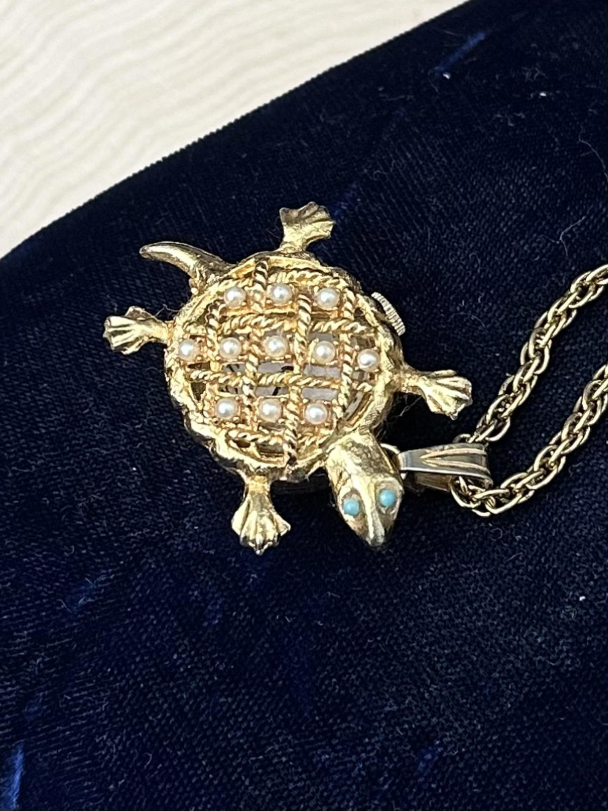 Vintage Gold Tone Faux Pearl & Turquoise Turtle Watch Customtime Pendant Necklace 20"