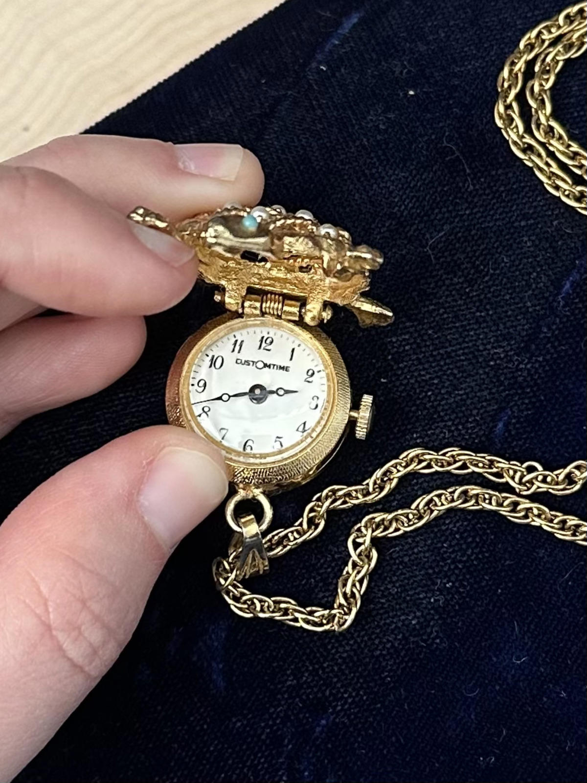 Vintage Gold Tone Faux Pearl & Turquoise Turtle Watch Customtime Pendant Necklace 20"