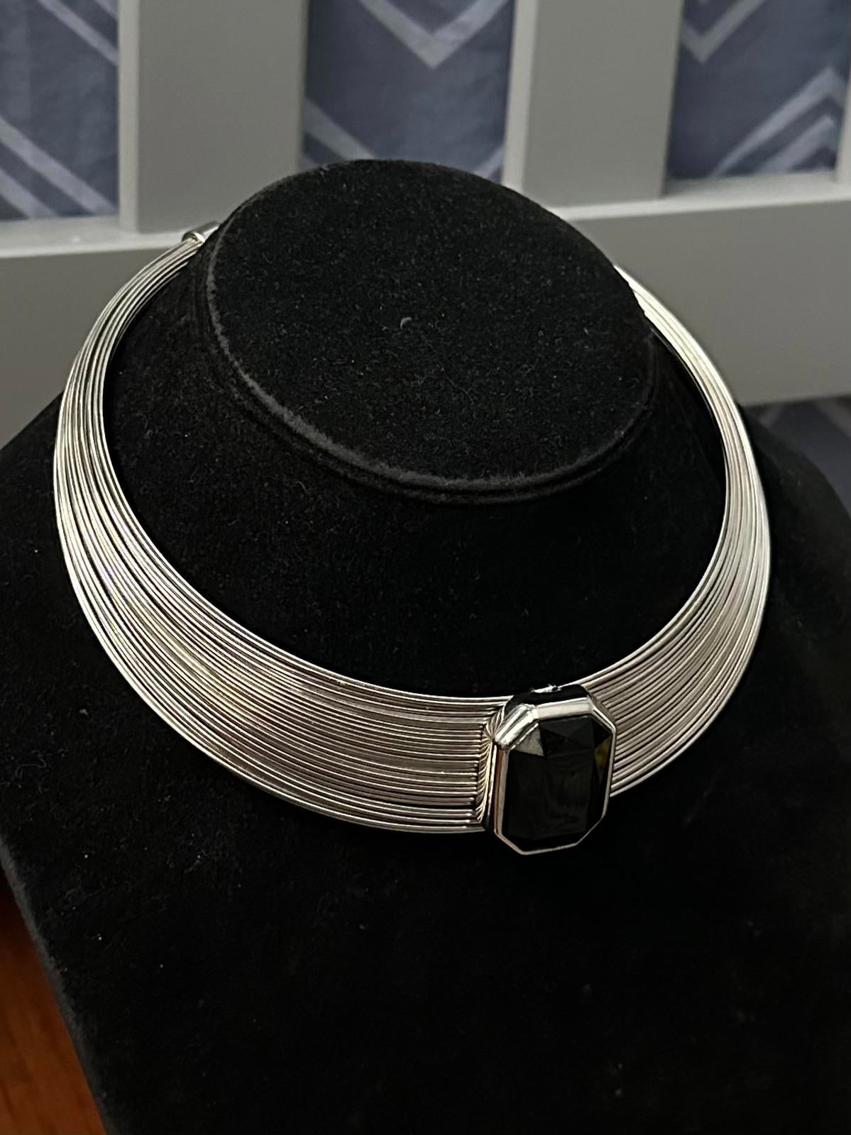 1980s Egyptian Revival Silver Tone Faceted Black Rhinestone Wire Collar Necklace