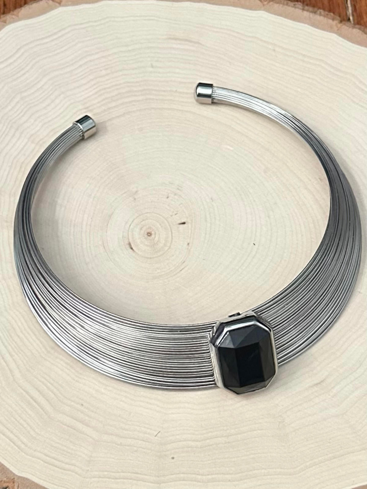 1980s Egyptian Revival Silver Tone Faceted Black Rhinestone Wire Collar Necklace